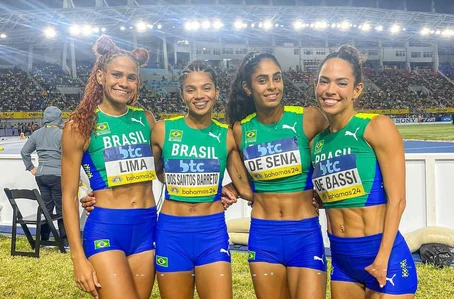 Letícia Lima e a equipe feminina do Brasil que conquistou o ouro no Iberico-ameriacano