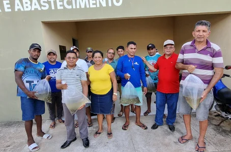 Prefeitura de Joaquim Pires entrega alevinos aos piscicultores do município