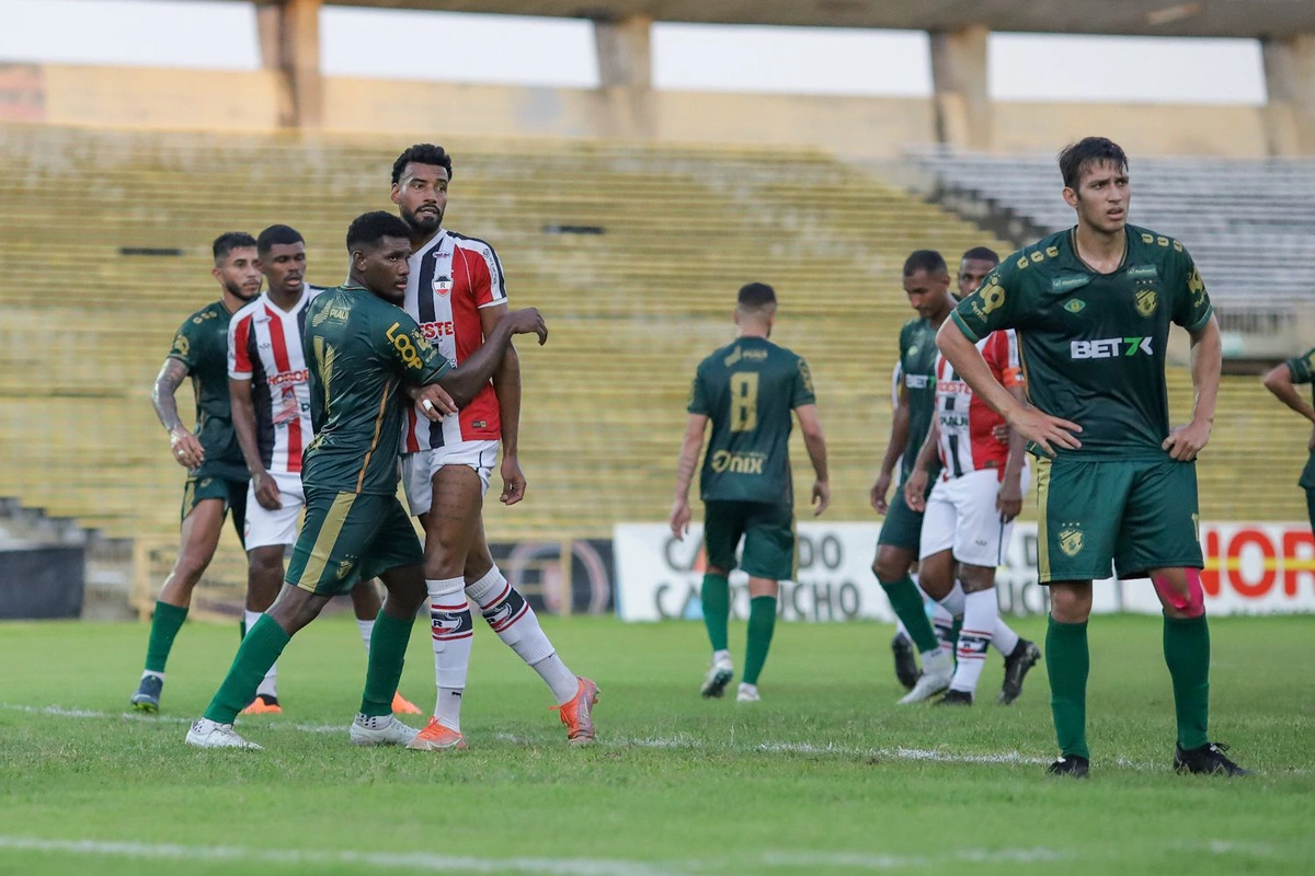 River e Altos se enfrentaram no estádio Albertão