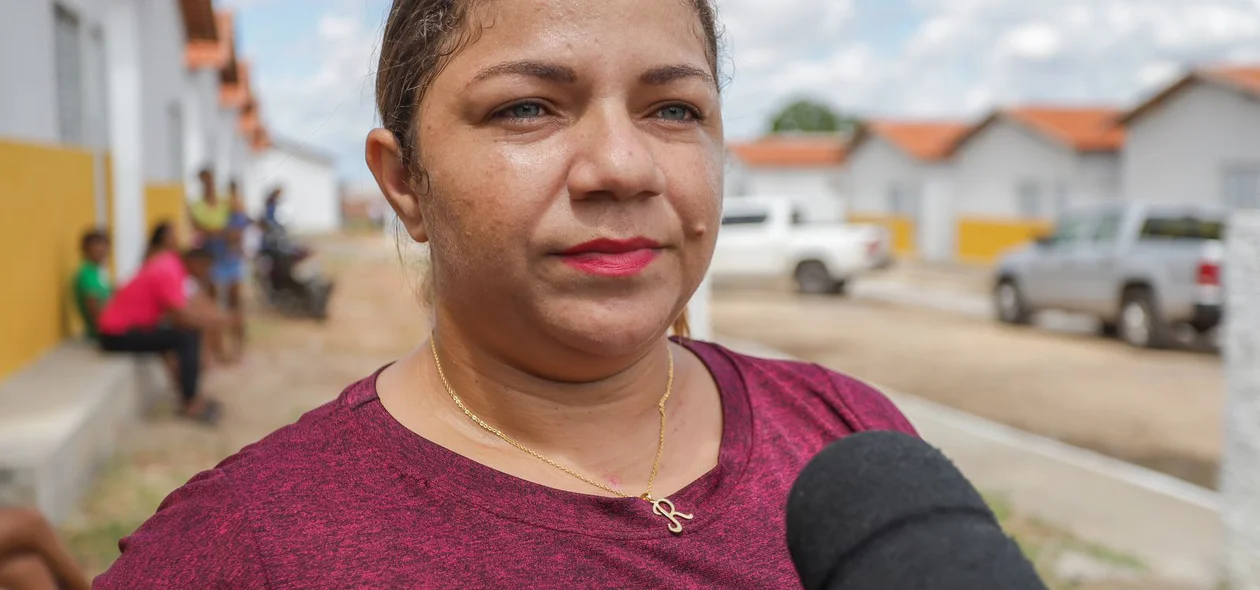 Rosiane Linhares, uma das contempladas com uma nova casa no Residencial Leonel Brizola