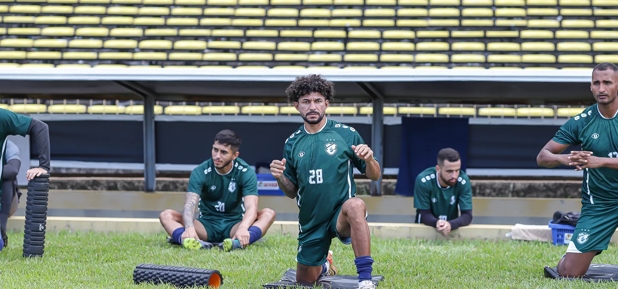 Valderrama no treino do Altos