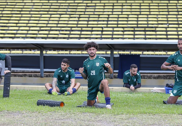 Valderrama no treino do Altos