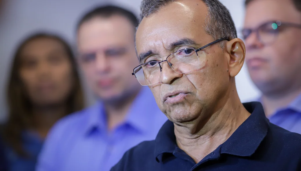 Vereador Paulo Lopes durante seu pronunciamento