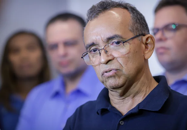 Vereador Paulo Lopes durante seu pronunciamento