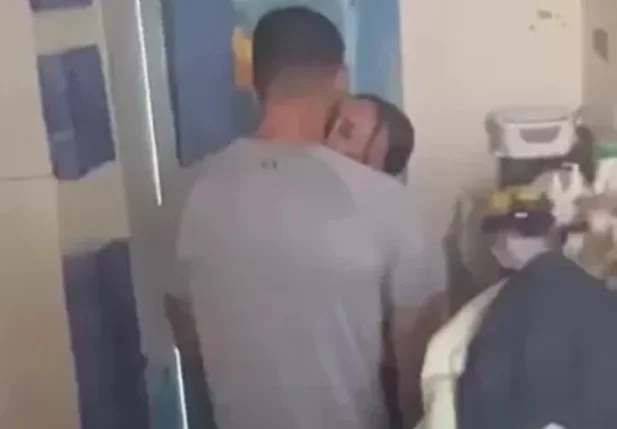 Agente penitenciária é filmada fazendo sexo com detento