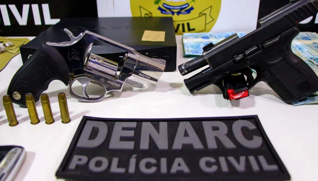 Armas e munições apreendidas pela equipe do Denarc