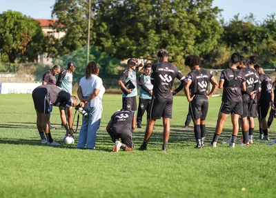 Atletas e comissão técnica do River-PI