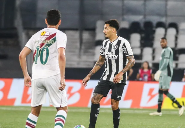 Botafogo venceu o Fluminense no Nilton Santos