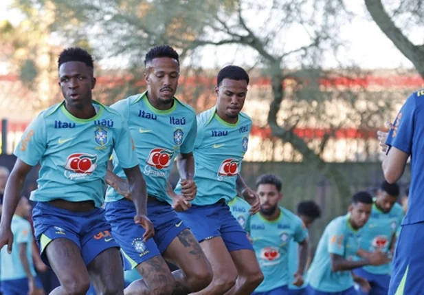 Brasil inicia preparação para jogo contra Paraguai