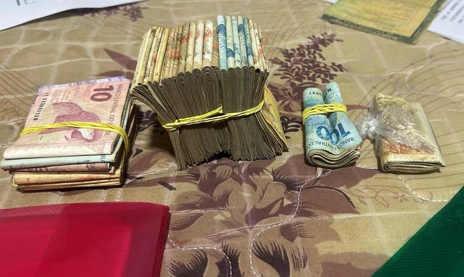 Dinheiro apreendido durante a operação da FICCO em Parnaíba
