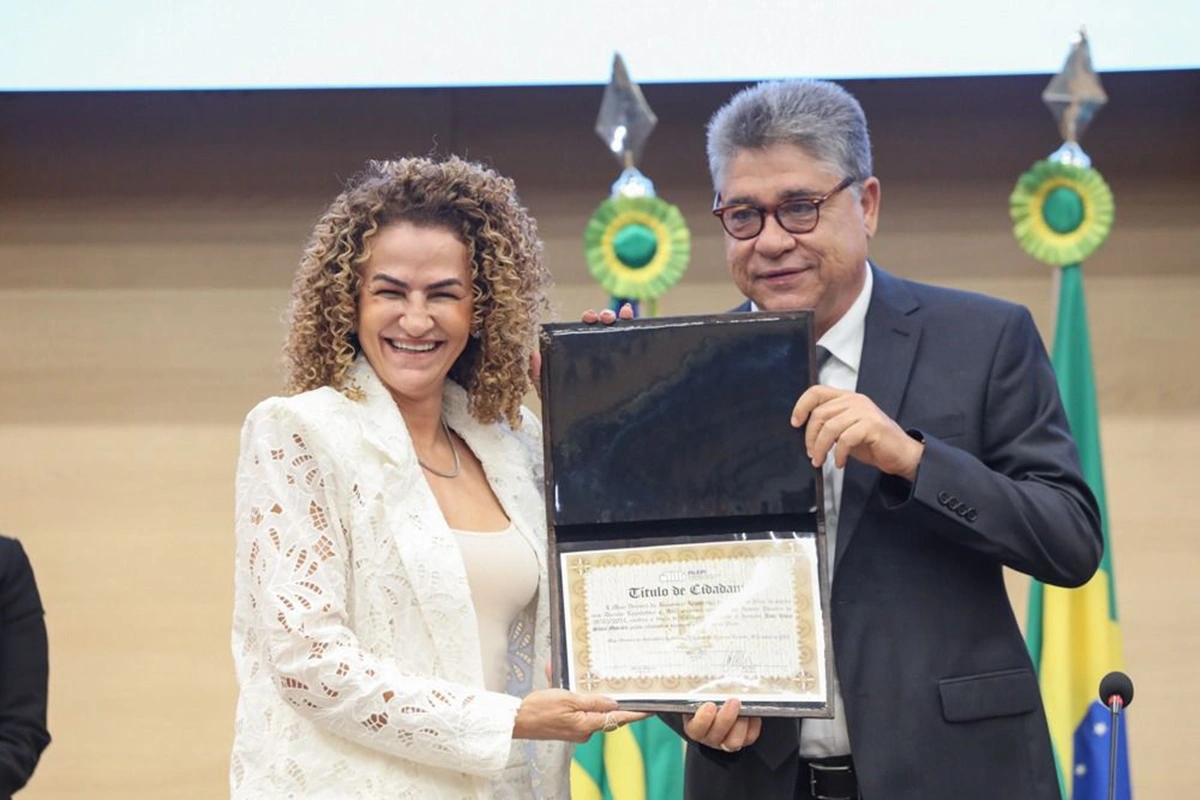Empresária Jane Moraes ao lado do deputado João Mádison