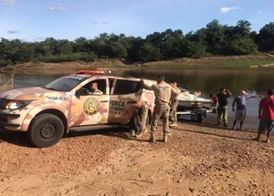 Equipes da FEISP no local onde o corpo foi removido até a margem do Rio Poti