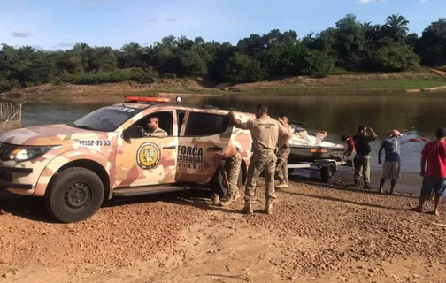 Equipes da FEISP no local onde o corpo foi removido até a margem do Rio Poti