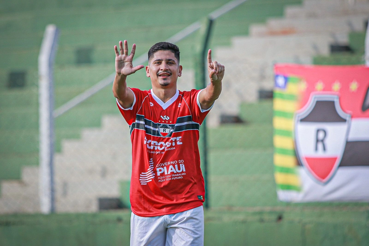 Felipe Pará comemora gol em cima do Tocantinópolis
