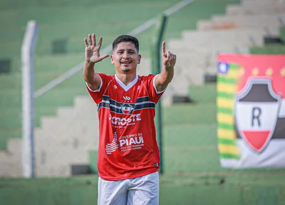 Felipe Pará comemora gol em cima do Tocantinópolis