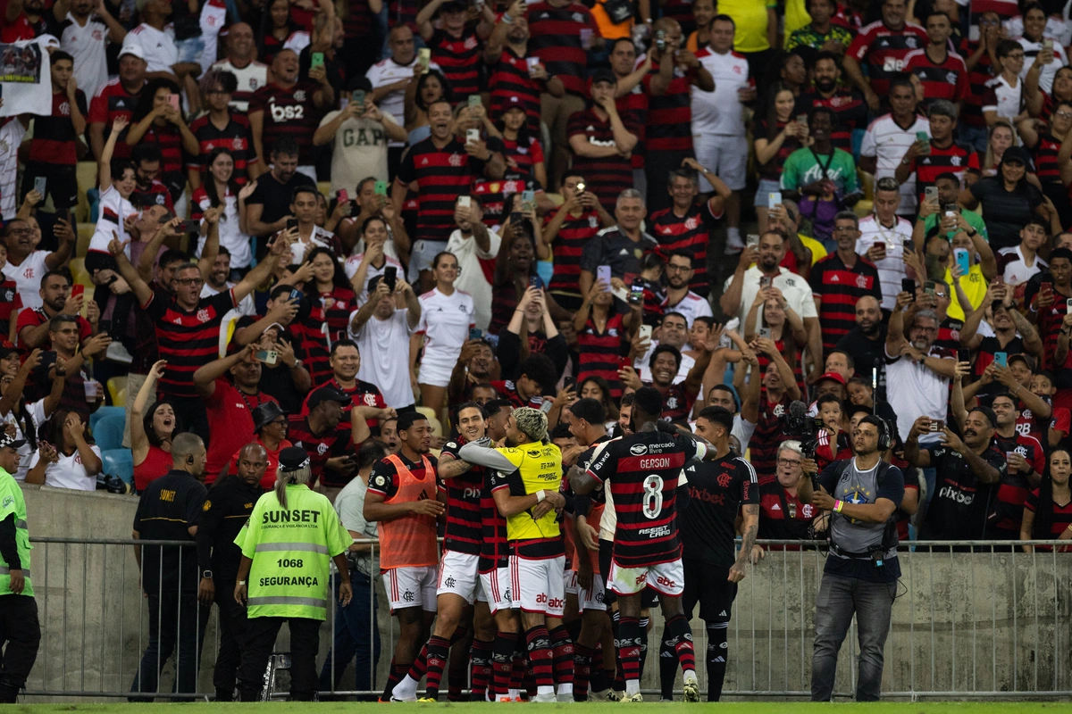 Flamengo vence Grêmio por 2 a 1