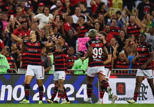 Flamengo venceu o Bahia e é líder do Brasileirão