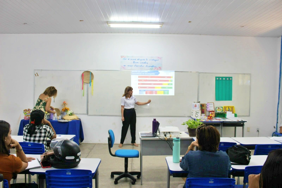 Formação para assistentes de alfabetização é promovida pela Semec