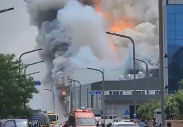 Incêndio em fábrica deixa 22 mortos na Coreia do Sul
