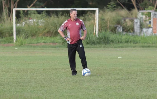Ito Roque, técnico do Fluminense-PI