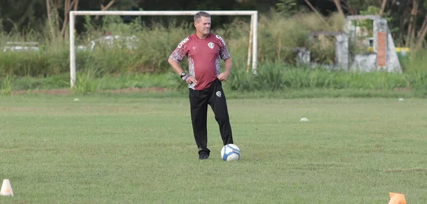 Ito Roque, técnico do Fluminense-PI