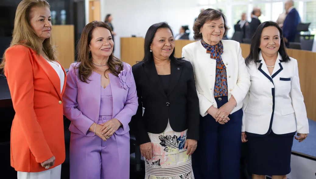 Magistradas Maria Luiza Mello, Lucicleide Belo, Elvira Maria Osório, Haydée Lima de Castelo Branco e Maria Célia Lúcio Lima