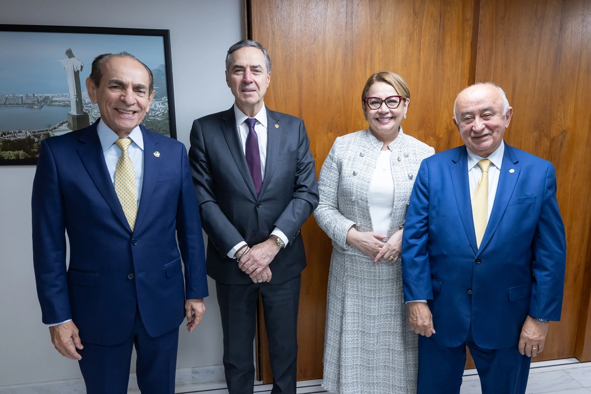 Ministro Luís Roberto Barroso se reuniu com Marcelo Castro, Júlio César e Jussara Lima
