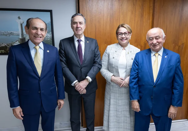 Ministro Luís Roberto Barroso se reuniu com Marcelo Castro, Júlio César e Jussara Lima