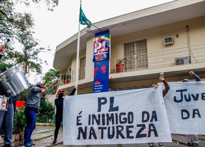 MST ataca sede do PL em São Paulo