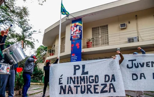 MST ataca sede do PL em São Paulo