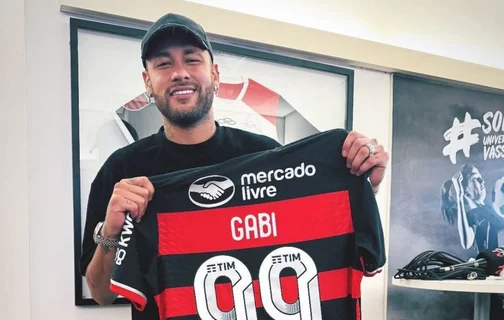 Neymar ganha blusa do Flamengo