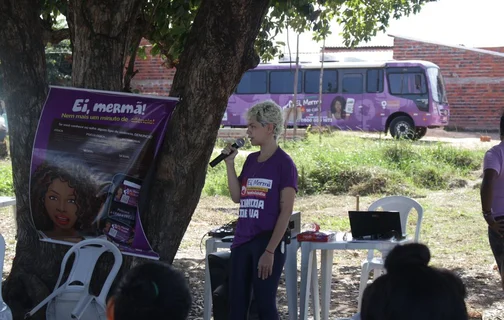 Ônibus Lilás leva serviços às mulheres do Residencial Lindalma Soares