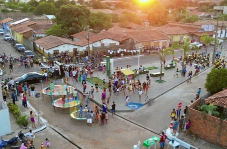 Prefeitura de Esperantina entrega revitalização da Praça Bernardo Vaqueiro