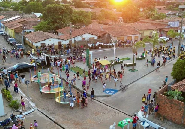 Prefeitura de Esperantina entrega revitalização da Praça Bernardo Vaqueiro