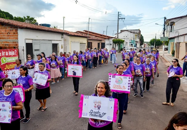 Prefeitura de Joaquim Pires realiza caminhada contra violência ao idoso
