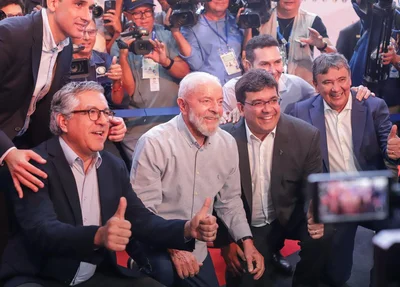 Presidente Lula ao lado do governador Rafael Fonteles, e dos ministros  Wellington Dias e Alexandre Padilha