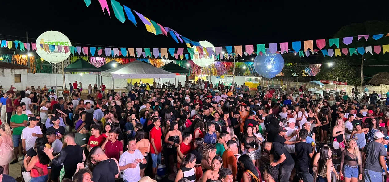 Primeira noite do 19º Festival Cultural dos Cocais de São João do Arriaial