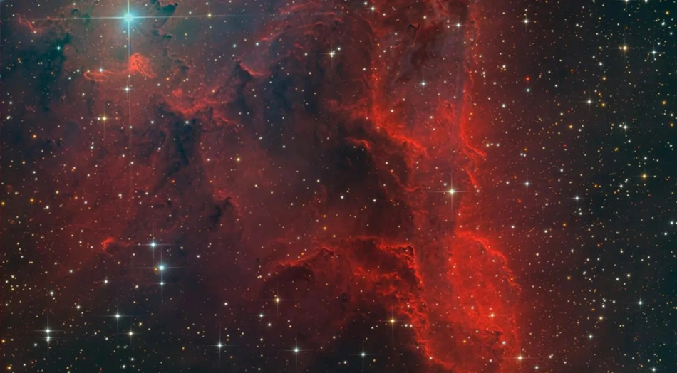 RCW 85 é uma nebulosa nuvem interestelar de gás hidrogênio brilhante