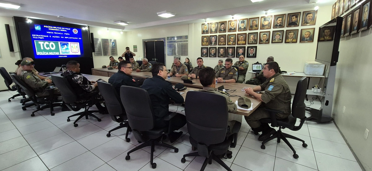 Reunião no QCG da Polícia Militar do Piauí