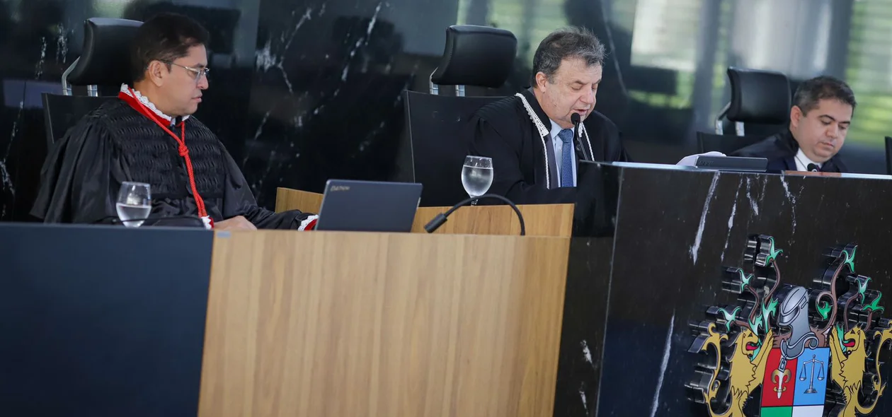 Sessão foi presidida pelo presidente do Tribunal de Justiça, desembargador Hilo de Almeida Sousa