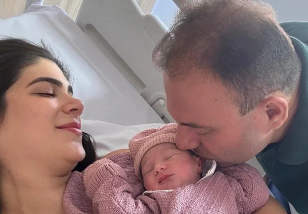 Thanandra Sarapatinhas anuncia o nascimento da filha com Jeová Alencar