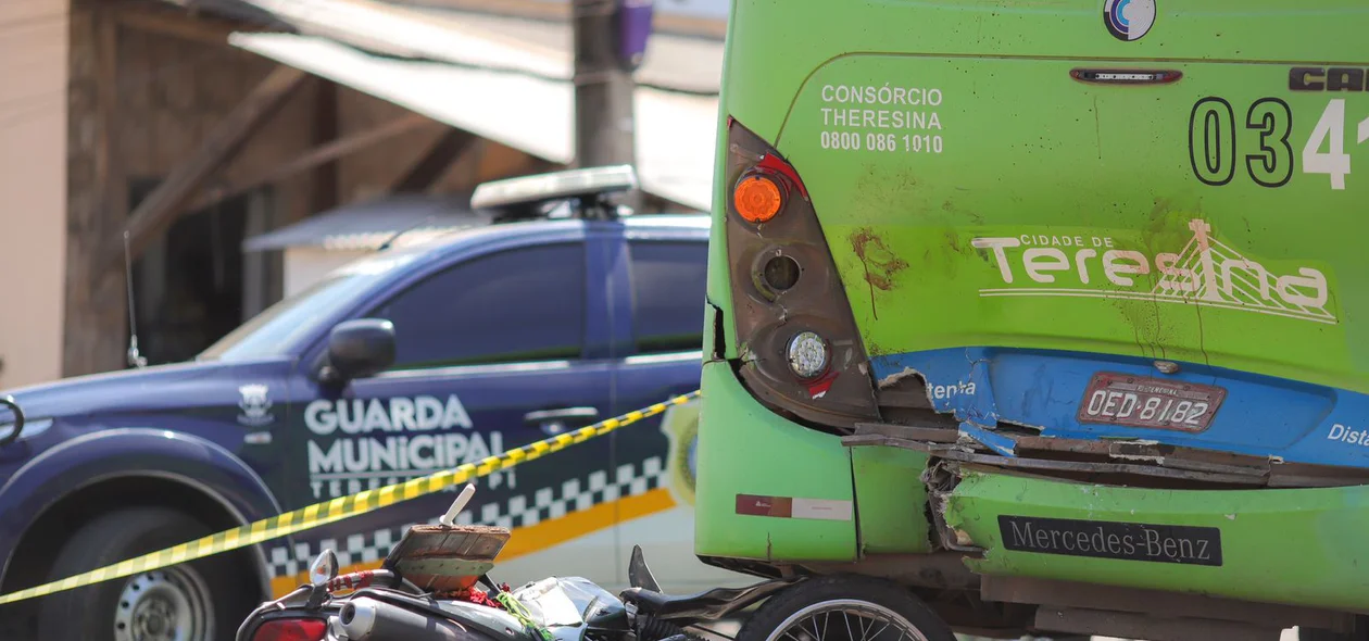 Acidente na Avenida Professor Camilo Filho