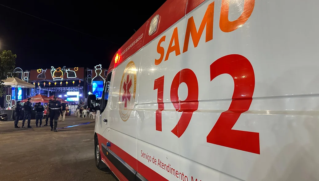 Ambulância do Samu para atendimento ao público