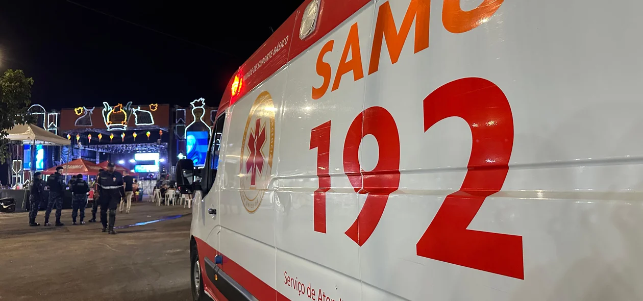 Ambulância do Samu para atendimento ao público