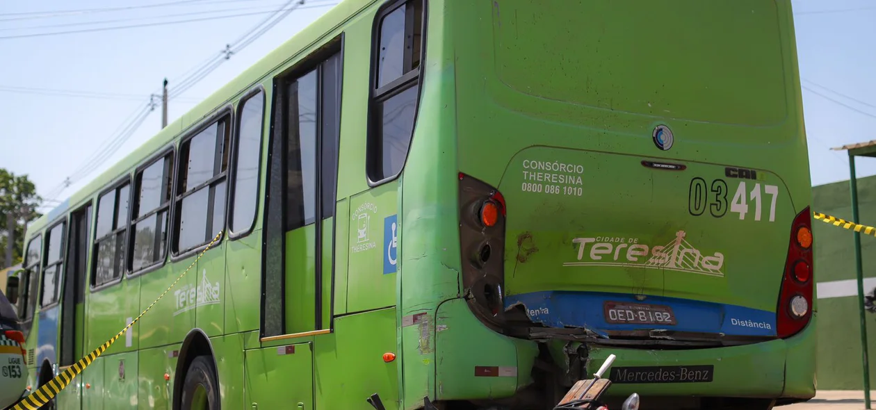 Antônio Francisco de Lyra conduzia uma motocicleta que colidiu contra ônibus