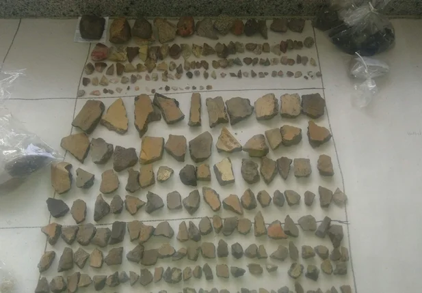 Artefatos encontrados em sítio arqueológico na UFPI