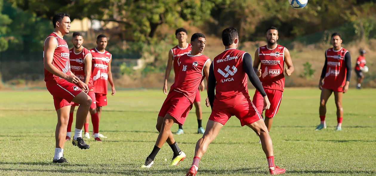 Atletas do River=PI  em treinamento