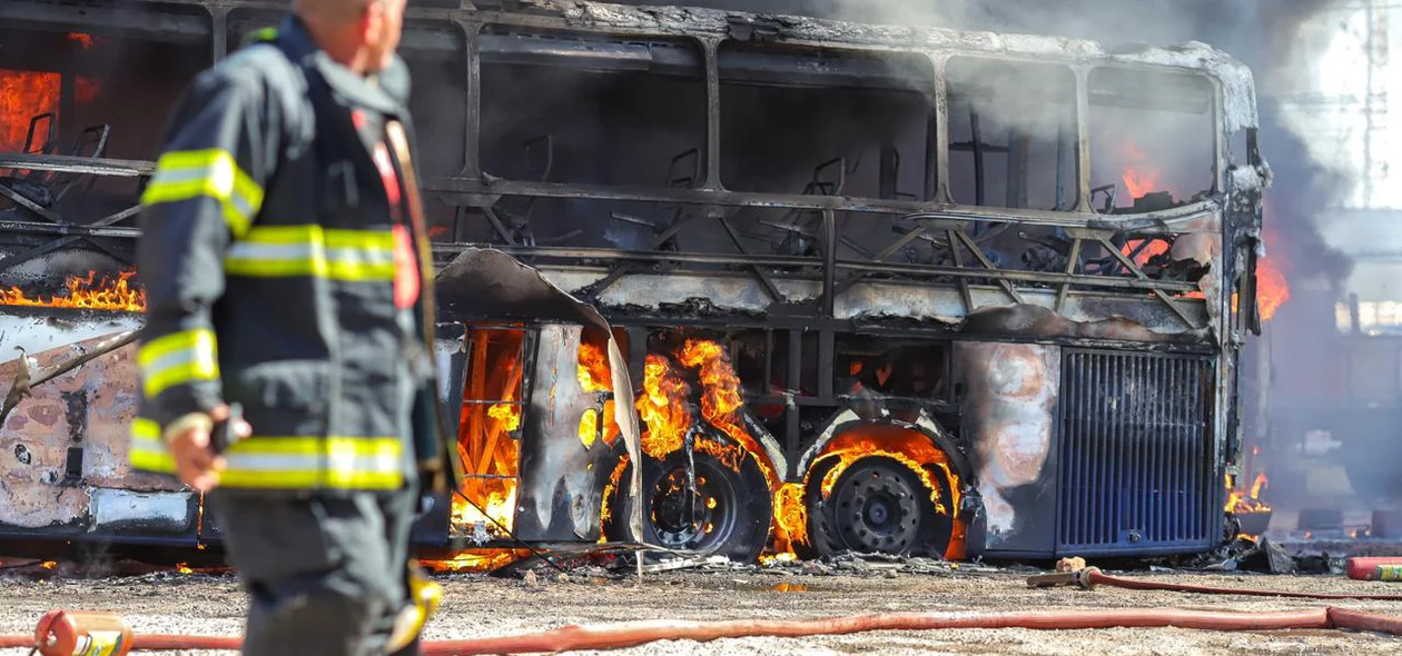 Bombeiros no local da ocorrência