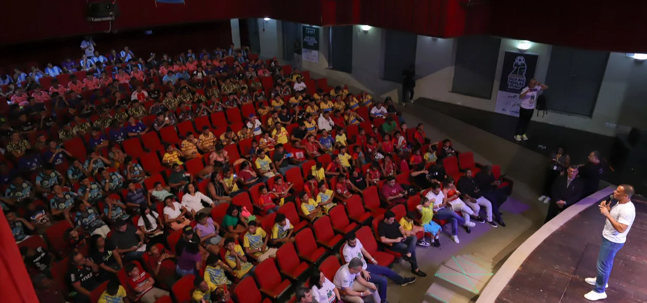 Cafu em palestra especialmente para os mais jovens