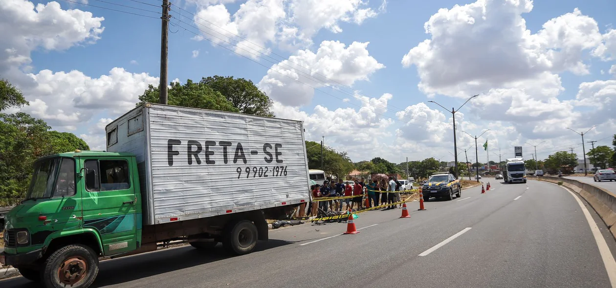 Caminhão de frete envolvido no acidente